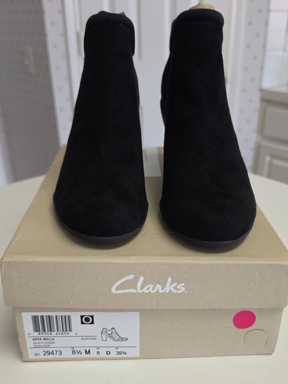 Brand New Womens Black CLARKS suede Boot. Size 8.5 Medium
